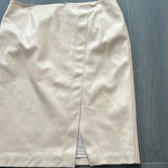 Melanie Lyne Nude Faux Leather Pencil Skirt Lined Size 12 - Picture 12 of 14